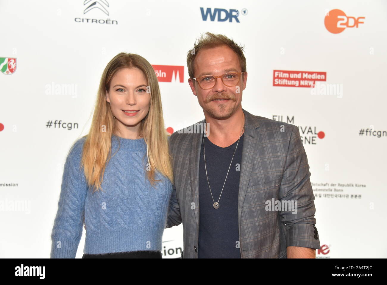 Köln, Deutschland. 14 Okt, 2019. Schauspieler Nora Waldstätten und Matthias Koeberlin kommen der Film 'Die Toten vom Bodensee - Sterben Meerjungfrau" auf dem Filmfestival Köln, Internationales Festival für Film und Fernsehen. Credit: Horst Galuschka/dpa/Alamy leben Nachrichten Stockfoto