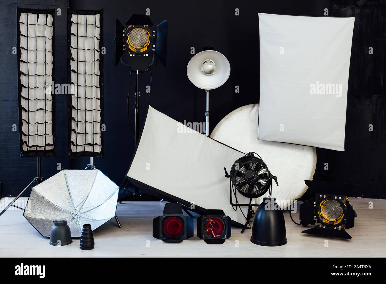 Photo Studio Zubehör Fotograf ist innen weiß Hintergrund Stockfoto