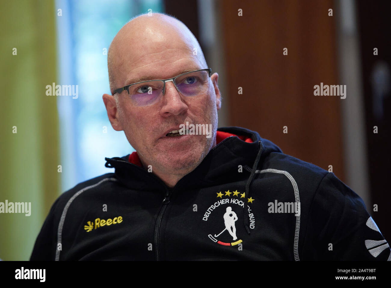 Harburg, Deutschland. 14 Okt, 2019. Hockey: Deutsche Hockey Bund (DHB), drücken Sie die Konferenz für die olympischen Qualifikation von Frauen und Männern (2. bis 3.11.2019). Markus Weise, Projekt Trainer für die Olympischen Qualifikation und neue Federal Base Manager Hamburg, während der Pressekonferenz. Quelle: Georg Wendt/dpa/Alamy leben Nachrichten Stockfoto