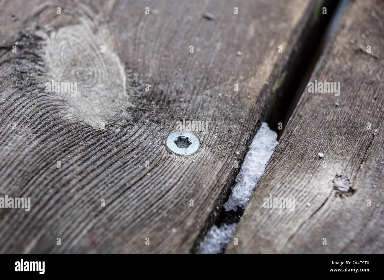 Verschraubt Schraubanschluss, Abdichtung der Verbindung. Der Anker Schrauben für die Fondation in Holz und Stahl. Stockfoto