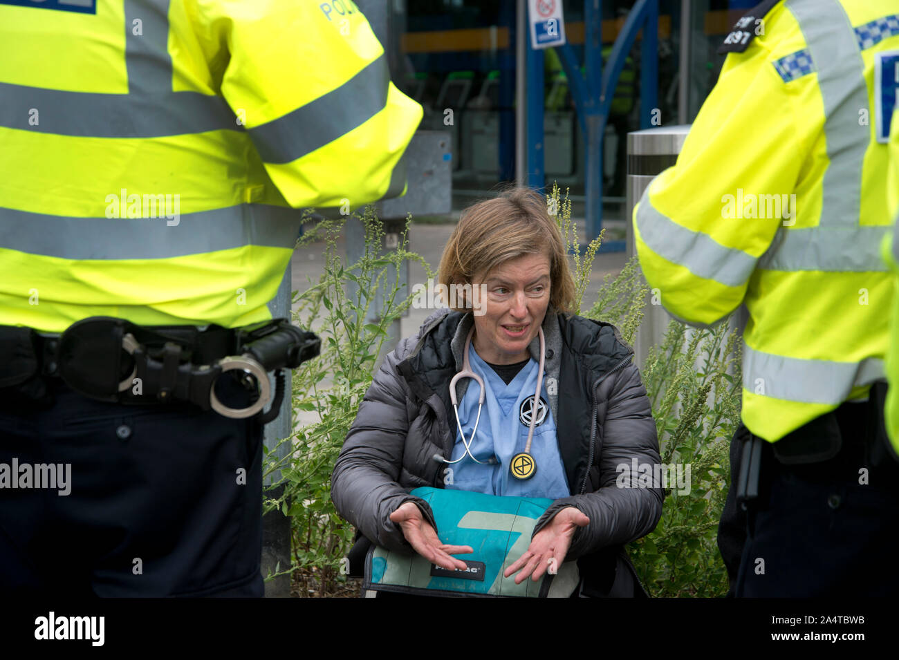 Aussterben Rebellion, London, 10. Oktober 2019. Aktion am London City Airport. Stockfoto