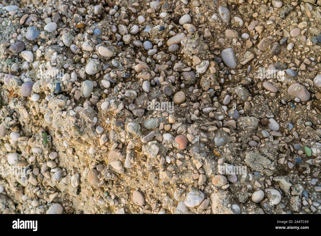 Kleines Meer Kiesel auf der Sand am Strand Stockfoto