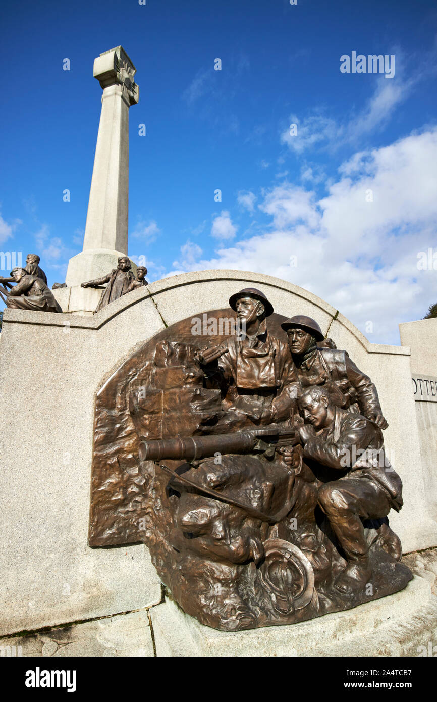 Infanterie machine gunner Gruppe Bronze relief Gedenktafel am Kriegerdenkmal im Zentrum von Port Sunlight England Großbritannien Stockfoto