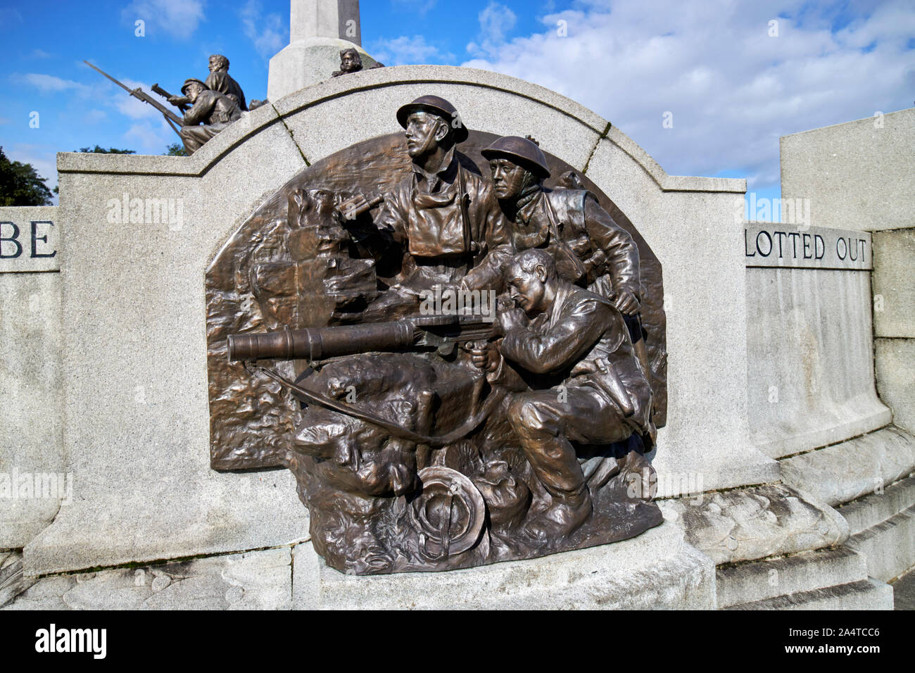 Infanterie machine gunner Gruppe Bronze relief Gedenktafel am Kriegerdenkmal im Zentrum von Port Sunlight England Großbritannien Stockfoto