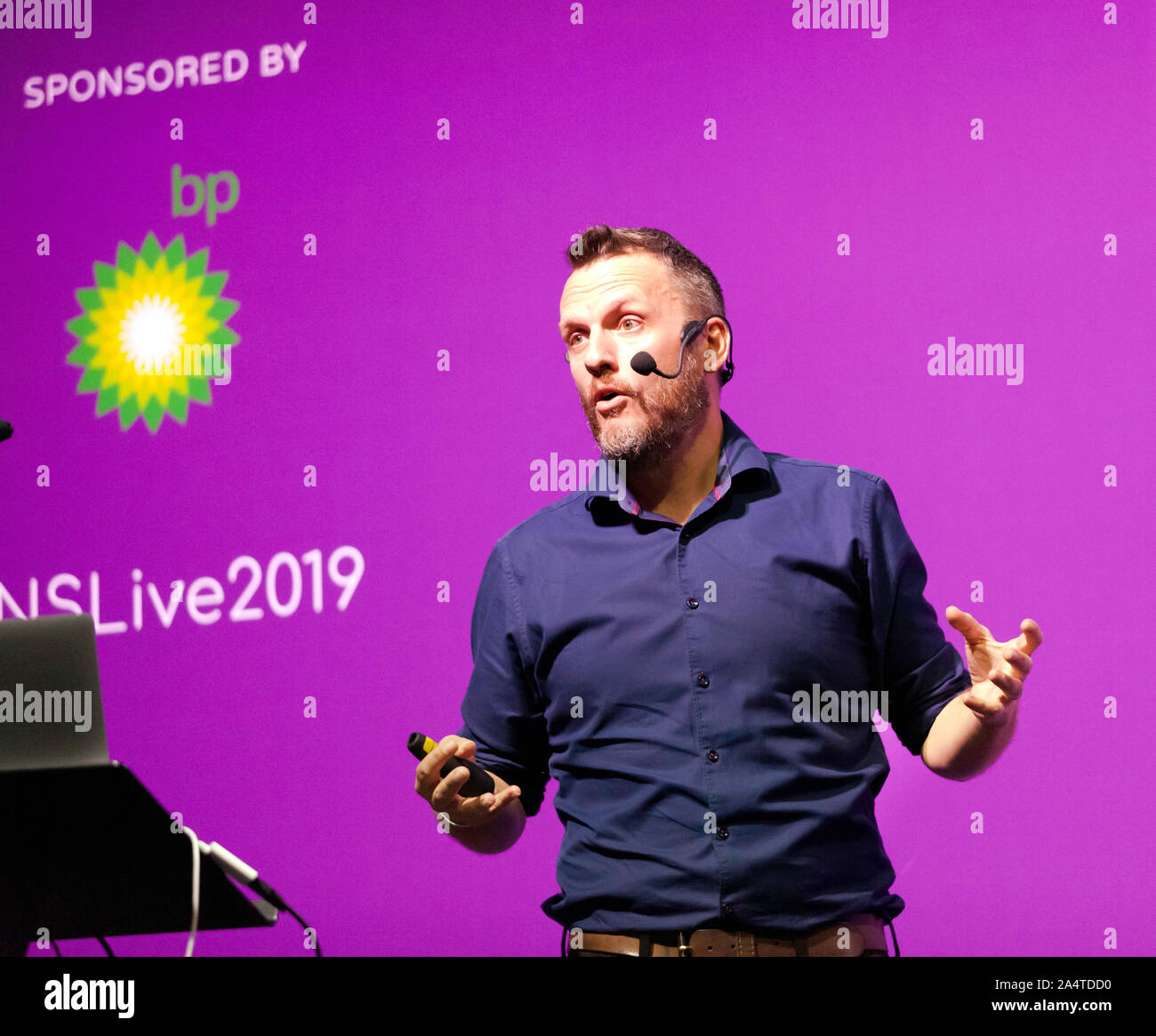 Rob Finn, Mikrobiologin am EMBL - European Bioinformatics Institute (EMBL-EBI), einen Vortrag mit dem Titel 'Meet Ihre Mikrobiom", auf der die Menschen Stadium, in New Scientist Live 2019 Stockfoto