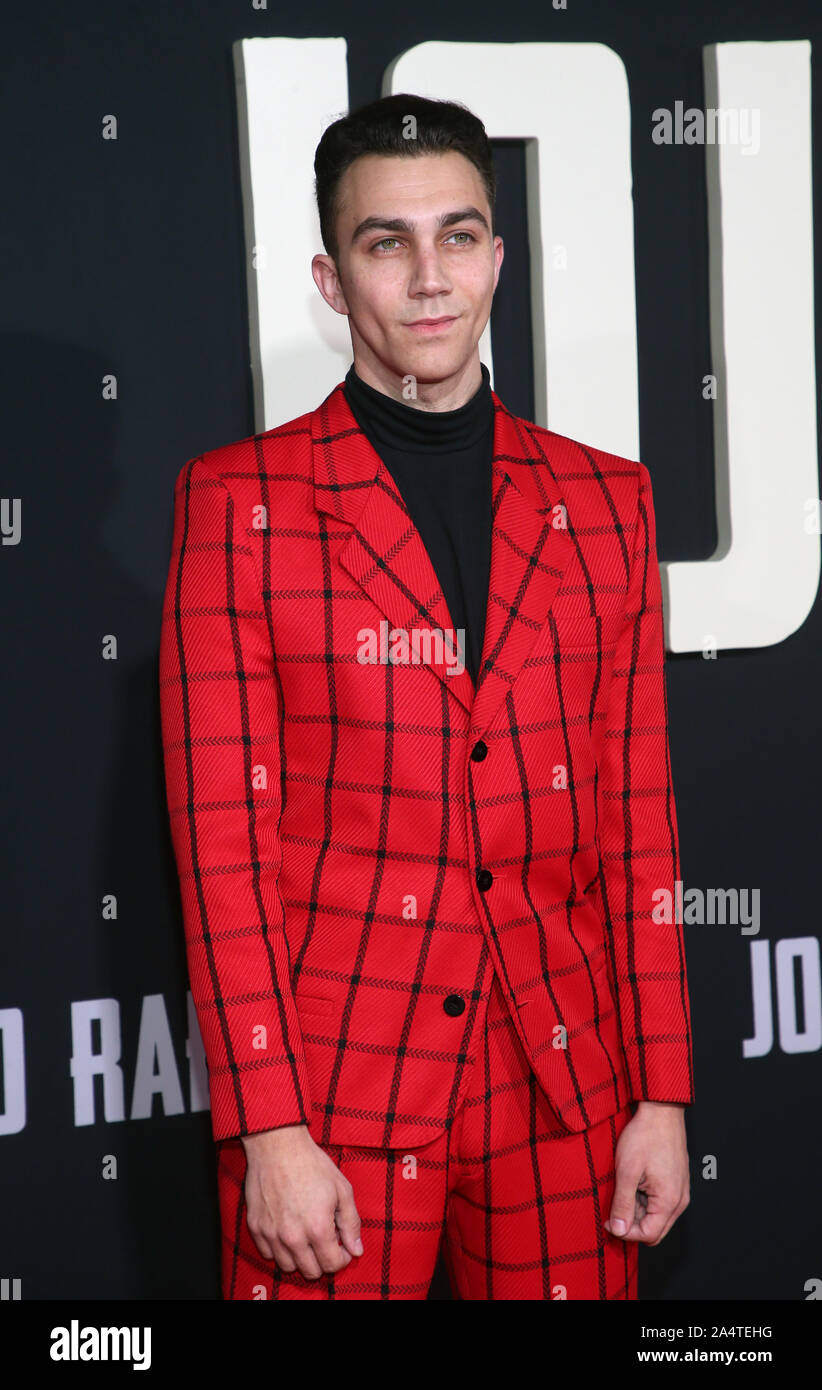 Los Angeles, Ca. 15 Okt, 2019. Luke Brandon Feld, bei der Premiere von Fox Suchscheinwerfer'' Jojo Kaninchen' bei Post 43 in Los Angeles, Kalifornien am 15. Oktober 2019. Credit: Faye Sadou/Medien Punch/Alamy leben Nachrichten Stockfoto