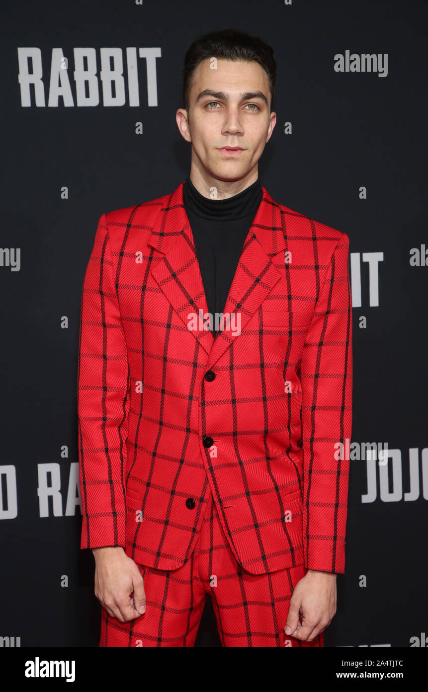 Los Angeles, Ca. 15 Okt, 2019. Luke Brandon Feld, bei der Premiere von Fox Suchscheinwerfer'' Jojo Kaninchen' bei Post 43 in Los Angeles, Kalifornien am 15. Oktober 2019. Credit: Faye Sadou/Medien Punch/Alamy leben Nachrichten Stockfoto