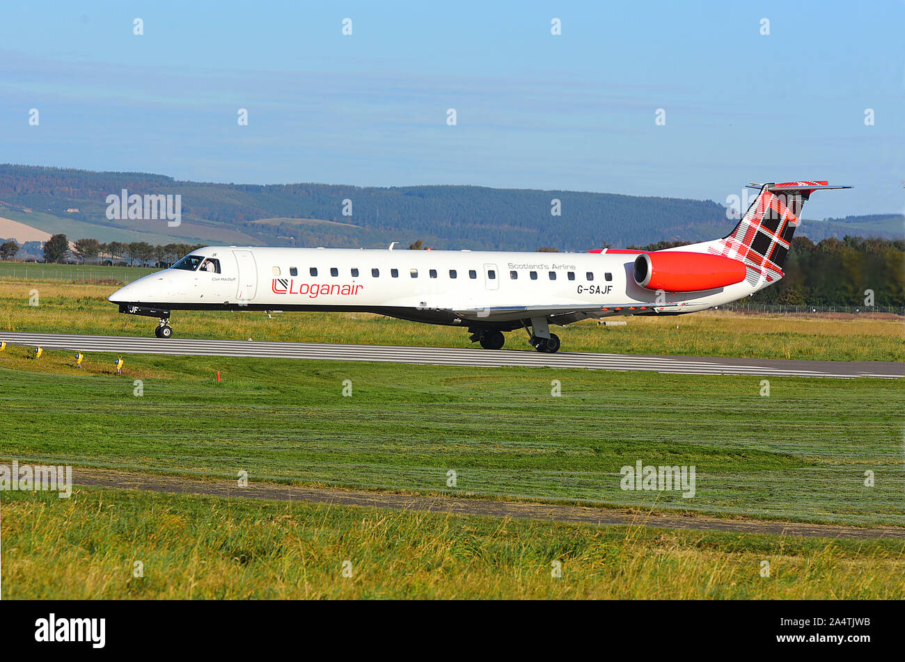 Eine Embraer ERJ 145 twin vierstrahligen Jet in Inverness Flughafen ankommen. Stockfoto