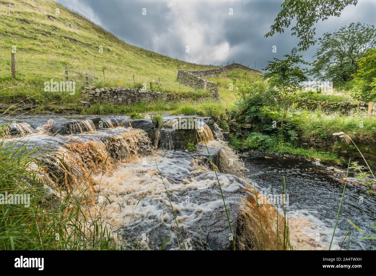 Ettersgill Beck Wasserfall, Obere Teesdale, UK nach starkem Regen Stockfoto