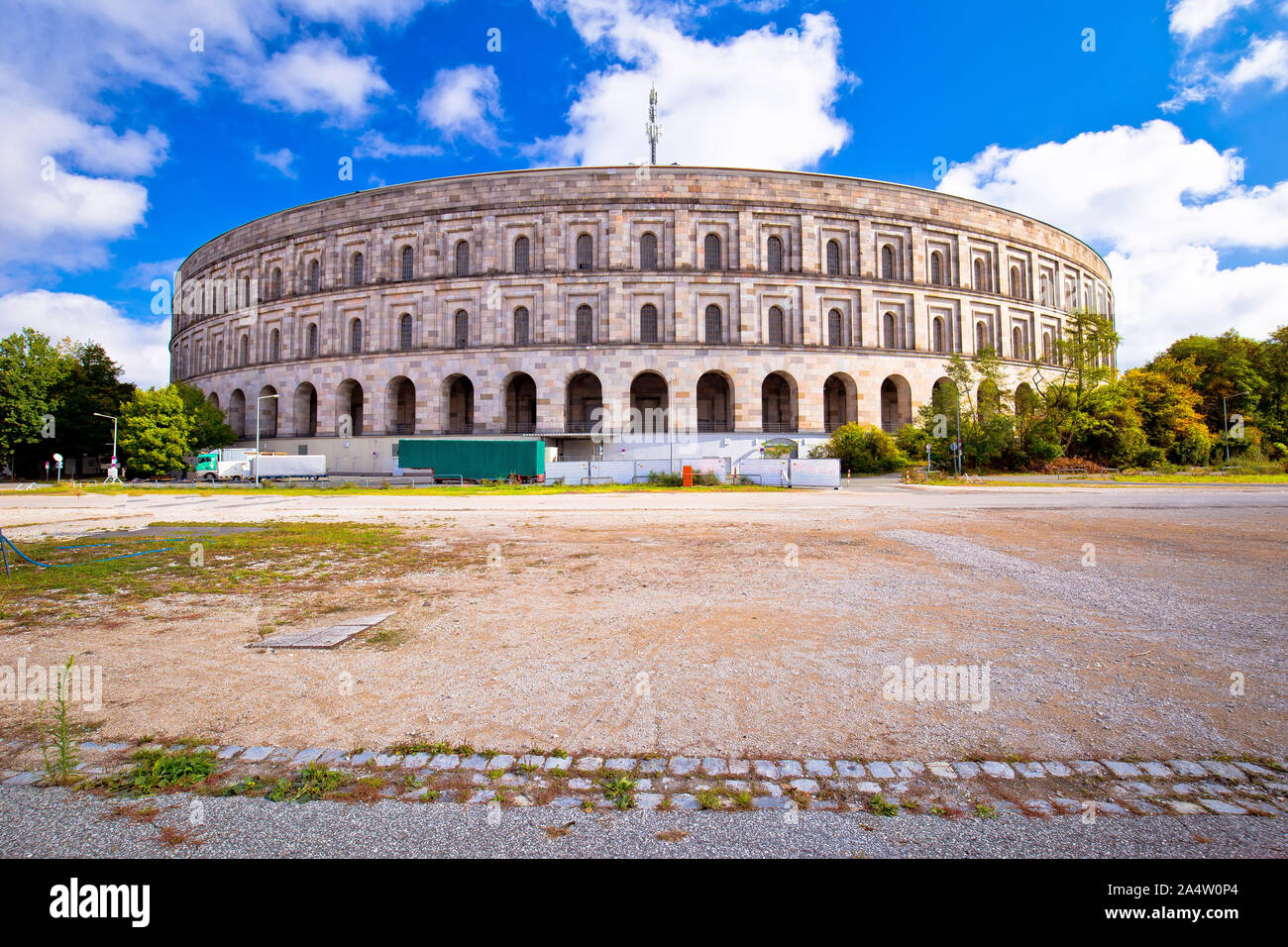 Reich Kongresshalle (Kongresshalle) und des Dokumentationszentrums auf dem ehemaligen Reichsparteitagsgelände in Nürnberg, Bayern Region in Deutschland Stockfoto