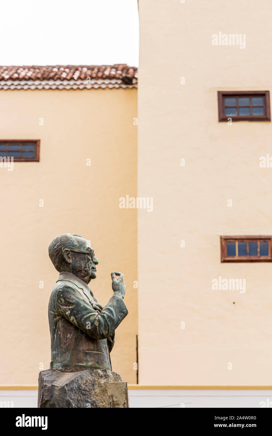 Bronzebüste von Ernesto Rómulo Betancourt Bello als Vater der venezolanischen Demokratie bekannt, in einem kleinen Garten in der Plaza de Fernando Fuentes, in L Stockfoto