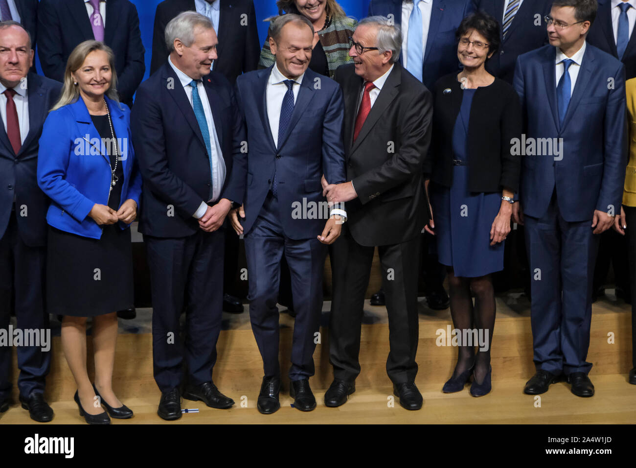 Brüssel, Belgien. 16. Oktober 2019. Der Präsident des Europäischen Rates Donald Tusk und der Präsident der Europäischen Kommission, Jean-Claude Juncker während einer Familie Bild vor einem tripartiten Gipfel. Credit: ALEXANDROS MICHAILIDIS/Alamy Live News Credit: ALEXANDROS MICHAILIDIS/Alamy leben Nachrichten Stockfoto