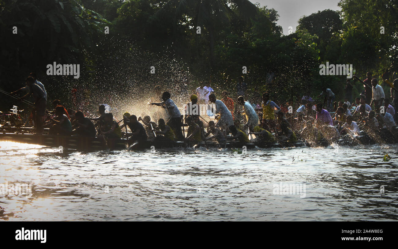 Boat Race ist ein sehr beliebtes und unterhaltsames Ereignis während der Regenzeit. Bangladesch. Stockfoto