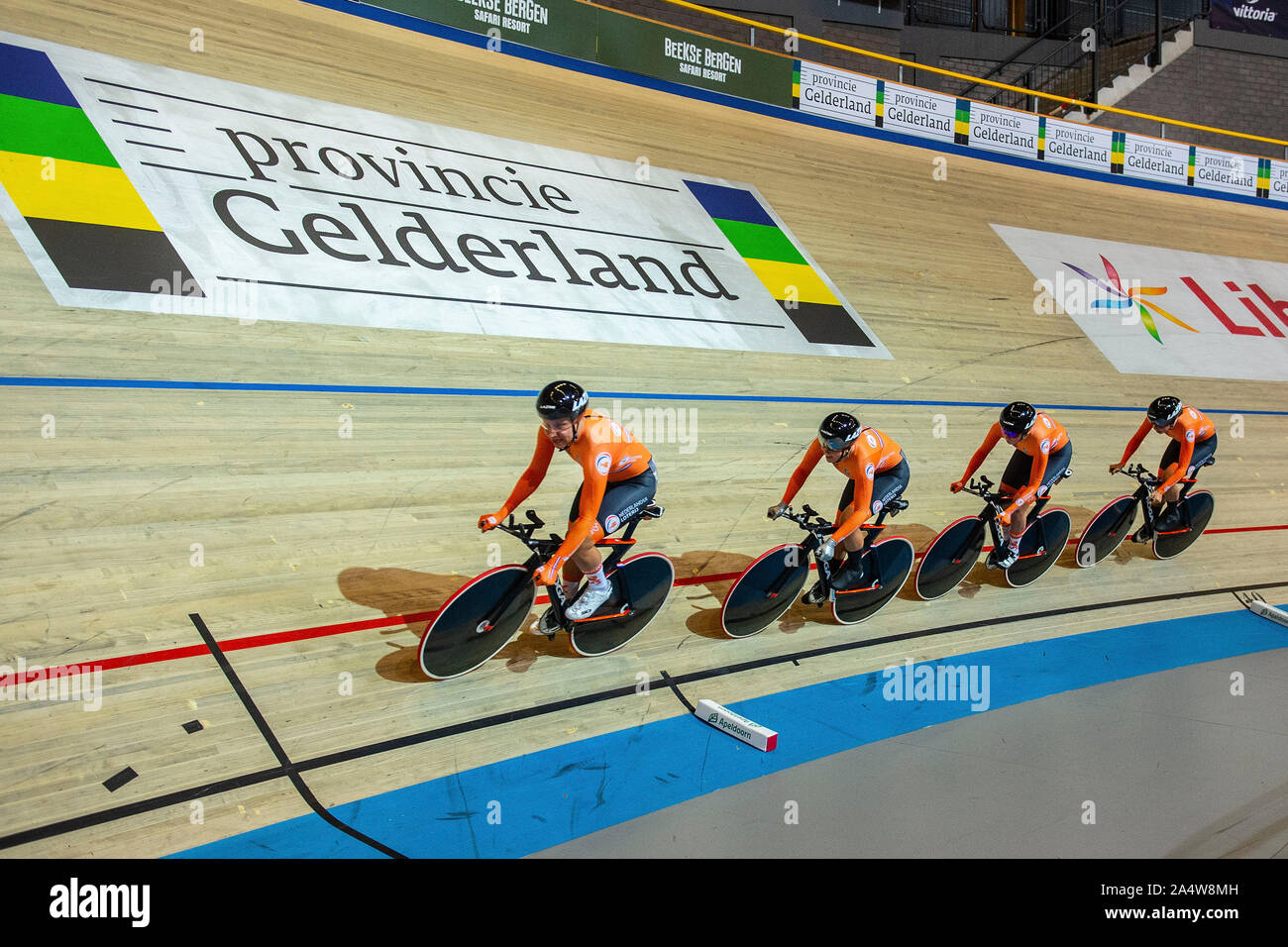 Apeldoorn, Niederlande. 16 Okt, 2019. APELDOORN, 16-10-2019, Omnisport Apeldoorn, Anschluss Radfahren Europameisterschaften, team Verfolgung von Frauen Qualifying Rennen der Niederlande mit Mylene De Zoete, Amber van der Hulst, Kirstie van Haaften und Bente van Teeseling während der Rad WM 2019 in Apeldoorn Credit: Pro Schüsse/Alamy leben Nachrichten Stockfoto