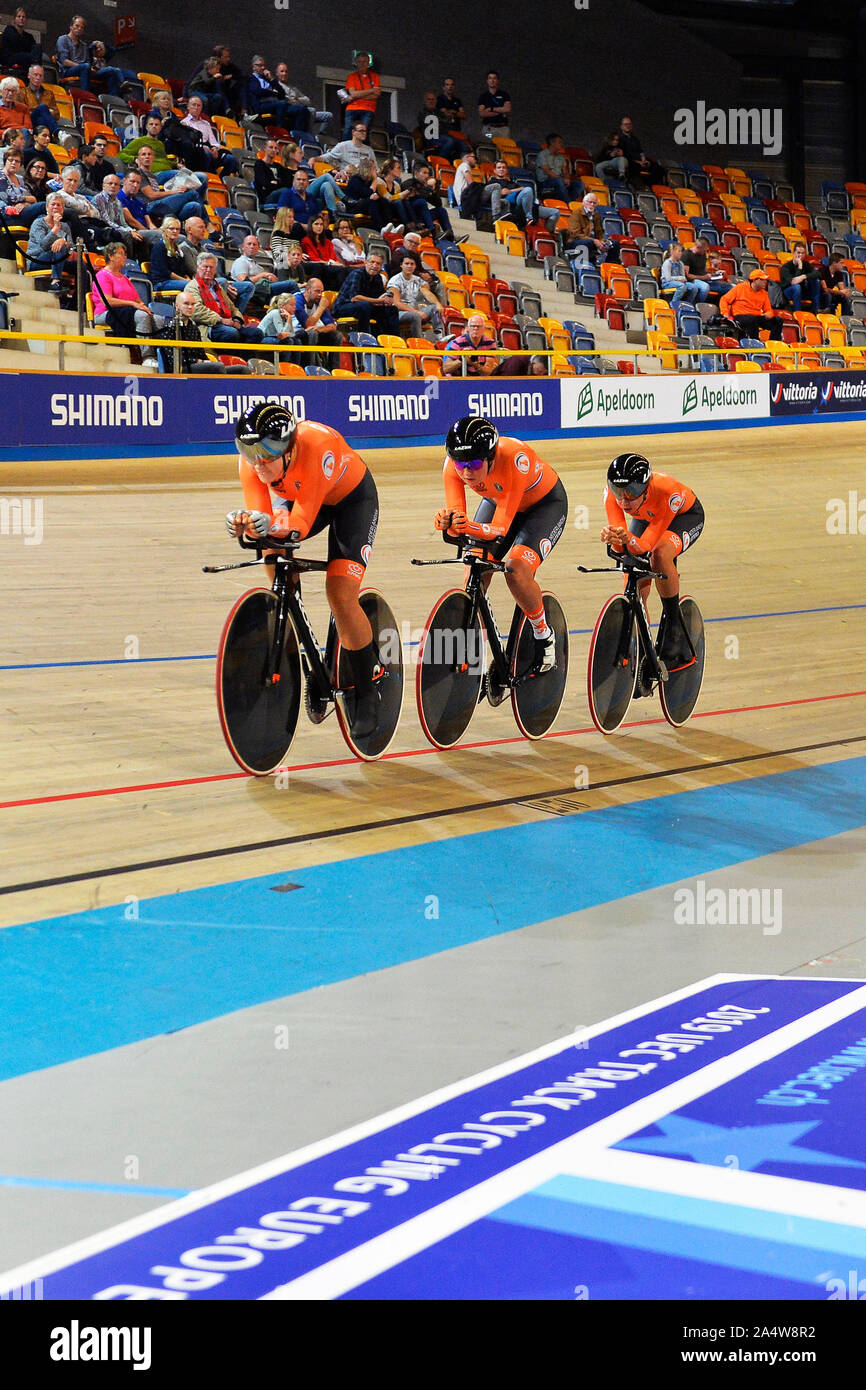 Apeldoorn, Niederlande. 16 Okt, 2019. APELDOORN, 16-10-2019, Omnisport Apeldoorn, Anschluss Radfahren Europameisterschaften, team Verfolgung von Frauen Qualifying Rennen der Niederlande mit Mylene De Zoete, Amber van der Hulst, Kirstie van Haaften und Bente van Teeseling während der Rad WM 2019 in Apeldoorn Credit: Pro Schüsse/Alamy leben Nachrichten Stockfoto