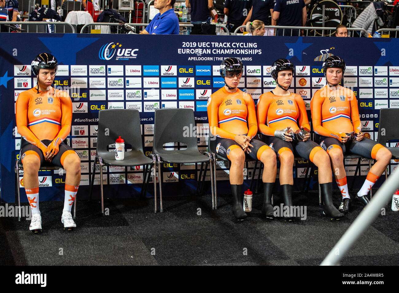 Apeldoorn, Niederlande. 16 Okt, 2019. APELDOORN, 16-10-2019, Omnisport Apeldoorn, Anschluss Radfahren Europameisterschaften, Team streben Frauen Mannschaft der Niederlande mit Mylene De Zoete, Amber van der Hulst, Kirstie van Haaften und Bente van Teeseling Vorbereitung für ihre qualifizierende Rennen während der Rad WM 2019 in Apeldoorn Credit: Pro Schüsse/Alamy leben Nachrichten Stockfoto