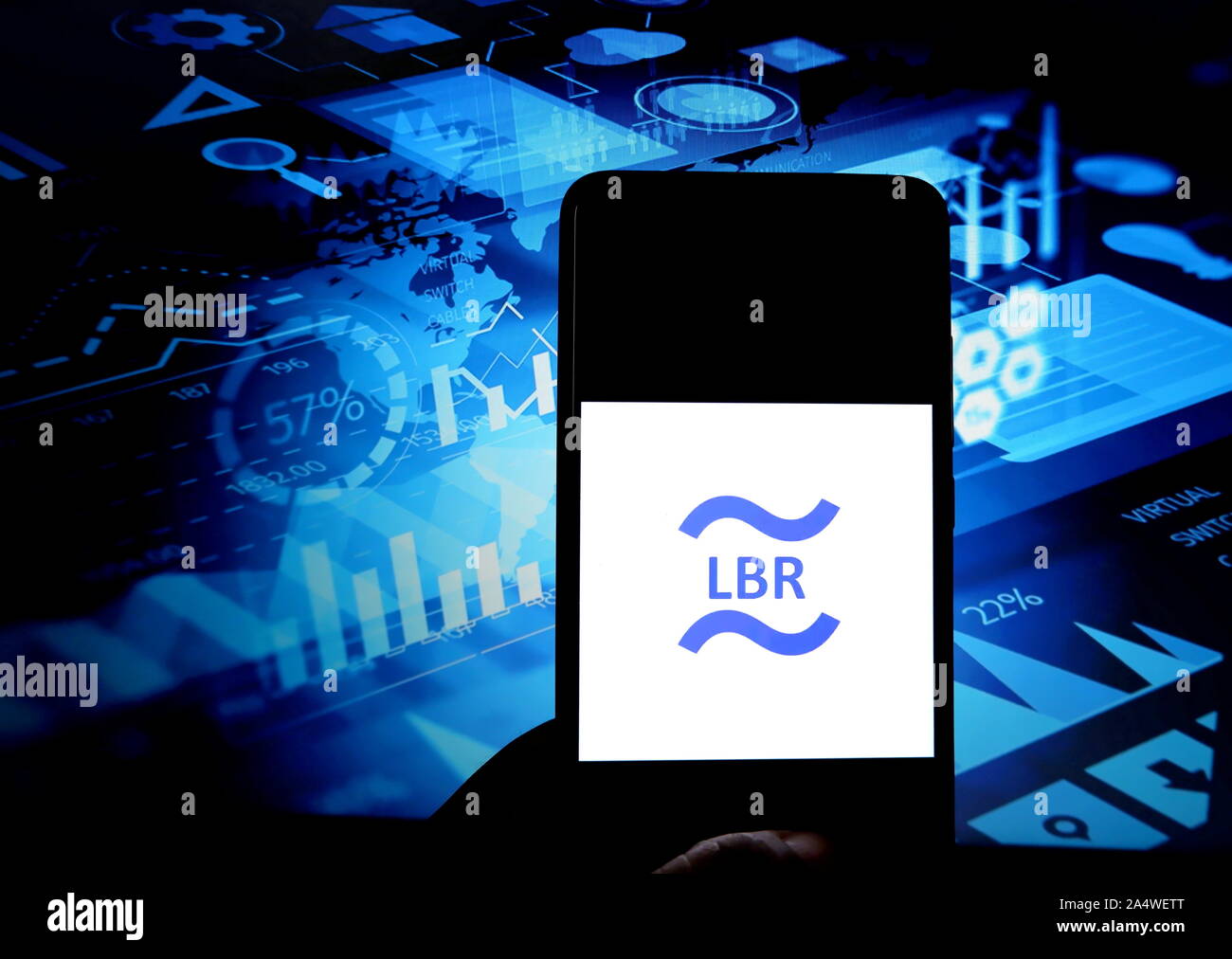 In diesem Foto Illustration Waage Crptocurrency logo gesehen auf dem Smartphone angezeigt. Stockfoto