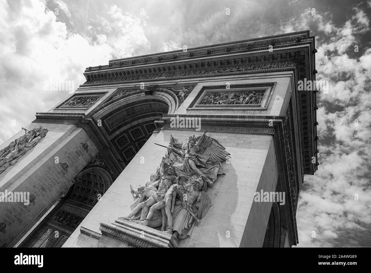 Der Arc de Triomphe in Paris, Frankreich, am 8. August 2019. Stockfoto