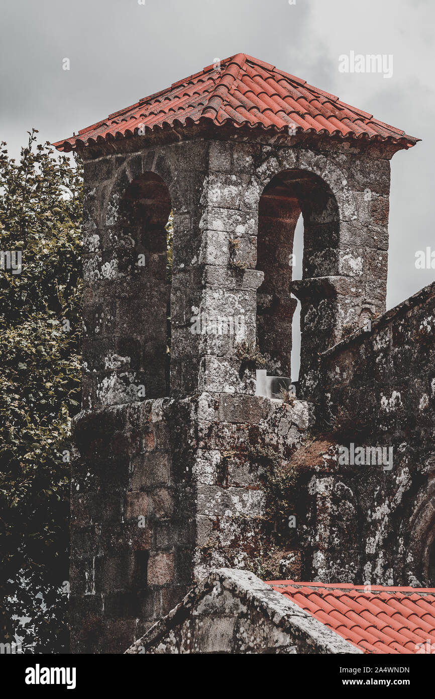Kloster mit touristischen Interesse und Tierheim auf der Straße von Santiago nach muxi, an der Stelle des Moraime, Kloster Sa Xulian de Moraime. Stockfoto Kloster mit touristischen Interesse und Tierheim auf der Straße von Santiago nach muxi, an der Stelle des Moraime, Kloster Sa Xulian de Moraime. Stockfoto