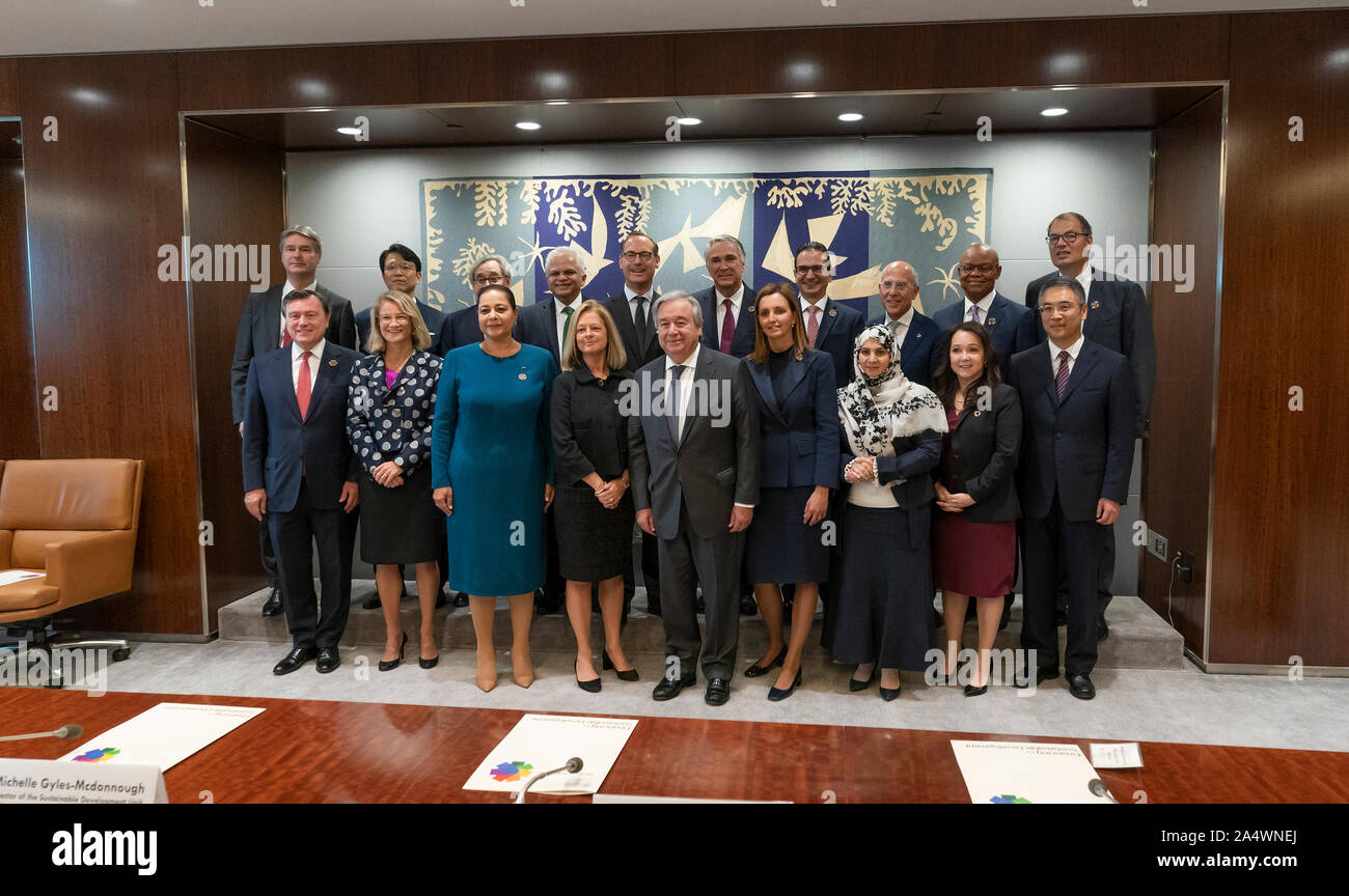 New York, Vereinigte Staaten. 16 Okt, 2019. Generalsekretär der Vereinten Nationen, Antonio Guterres hosts Eröffnungssitzung der globalen Investoren für Nachhaltige Entwicklung Allianz im UN-Hauptquartier (Foto von Lew Radin/Pacific Press) Quelle: Pacific Press Agency/Alamy leben Nachrichten Stockfoto