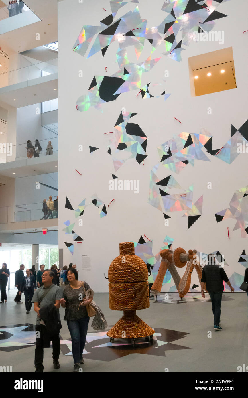 Haegue Yang Installation "Griffe" in der Marron Atrium im Museum of Modern Art, New York Stockfoto