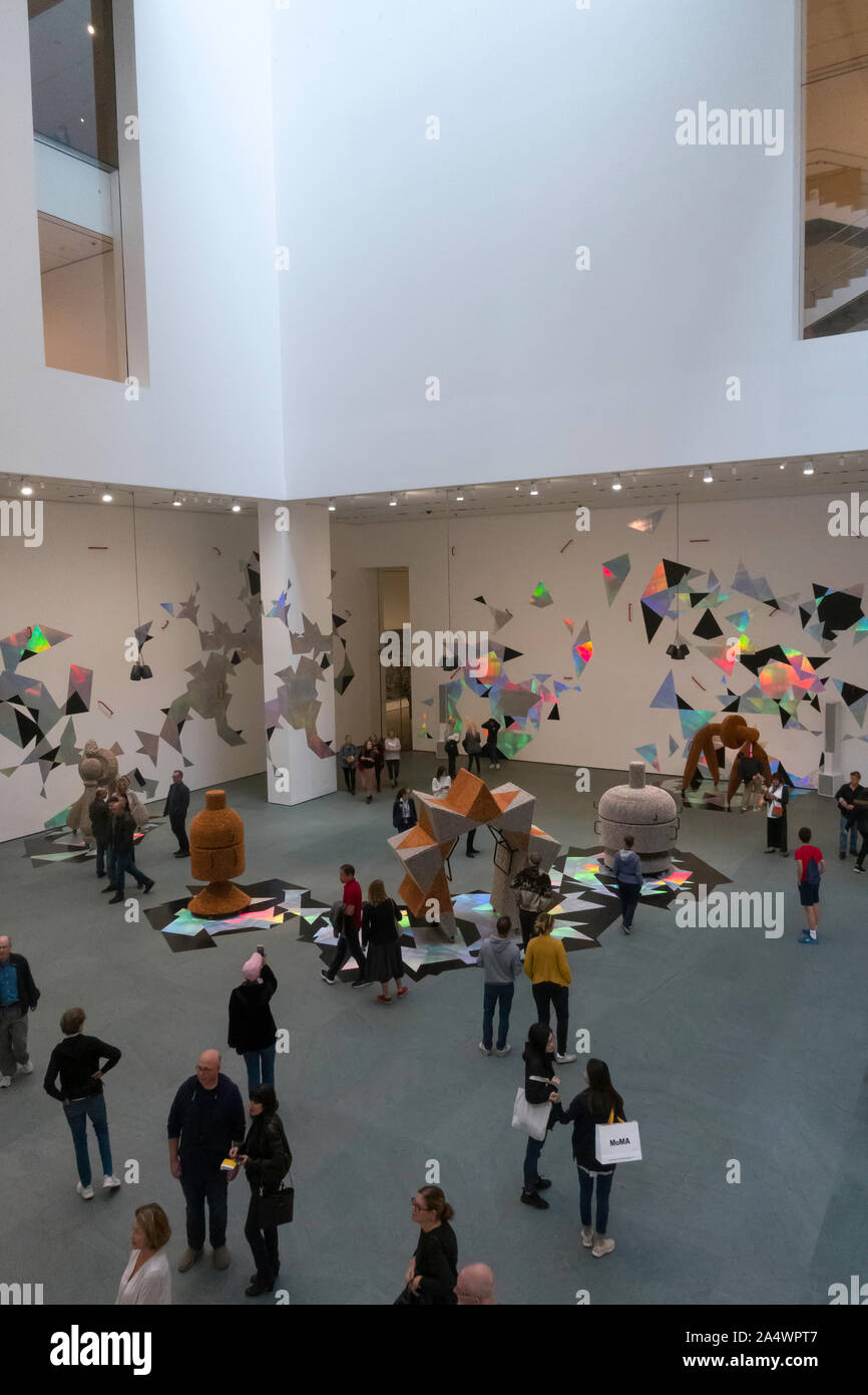 Haegue Yang Installation "Griffe" in der Marron Atrium im Museum of Modern Art, New York Stockfoto