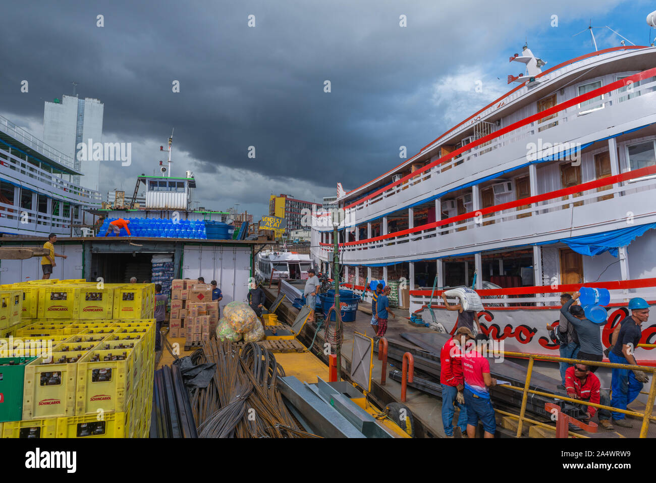 Die geschäftige Porto Flutante oder Schwimmenden Hafen, langsam Boote für Ihre Tour Amazonas, Manaus, Amazonas, Brasilien, Lateinamerika Stockfoto