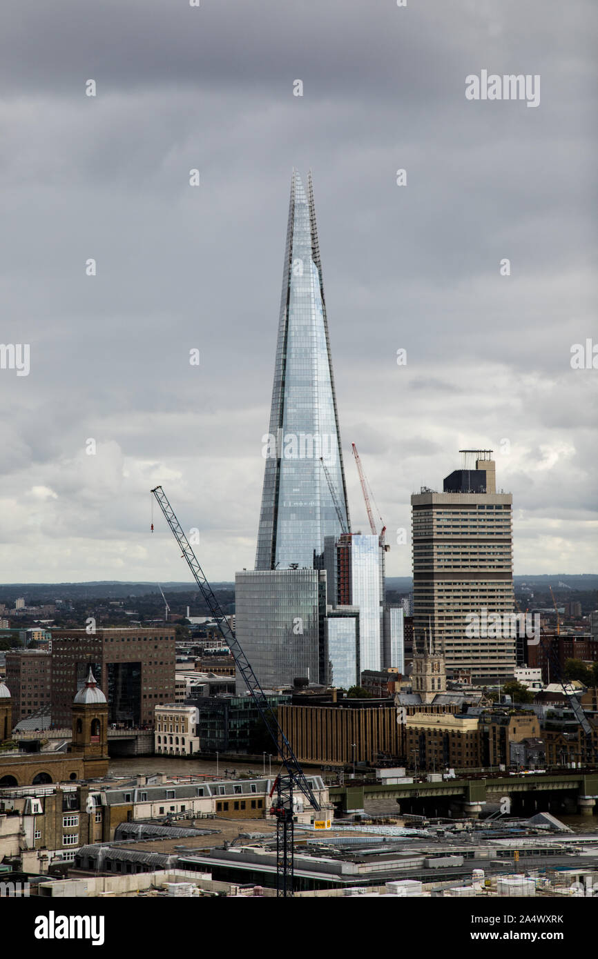 London Shard von Saint Paul's Cathedral Stockfoto