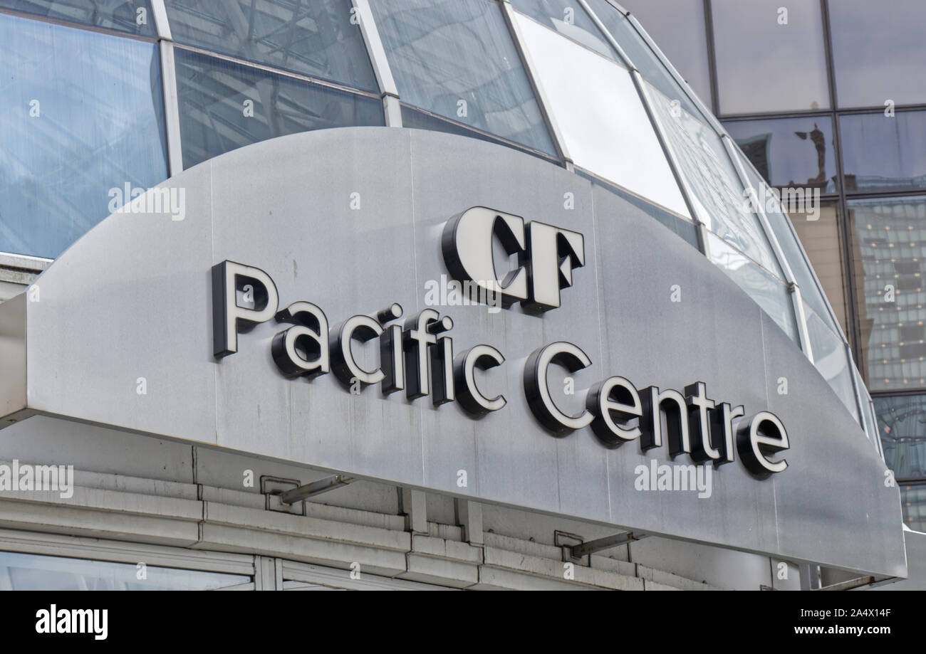Vancouver, Kanada - 20 September 2019: Nahaufnahme der Pacific Center Namensschild auf Howe Street in Vancouver Stockfoto