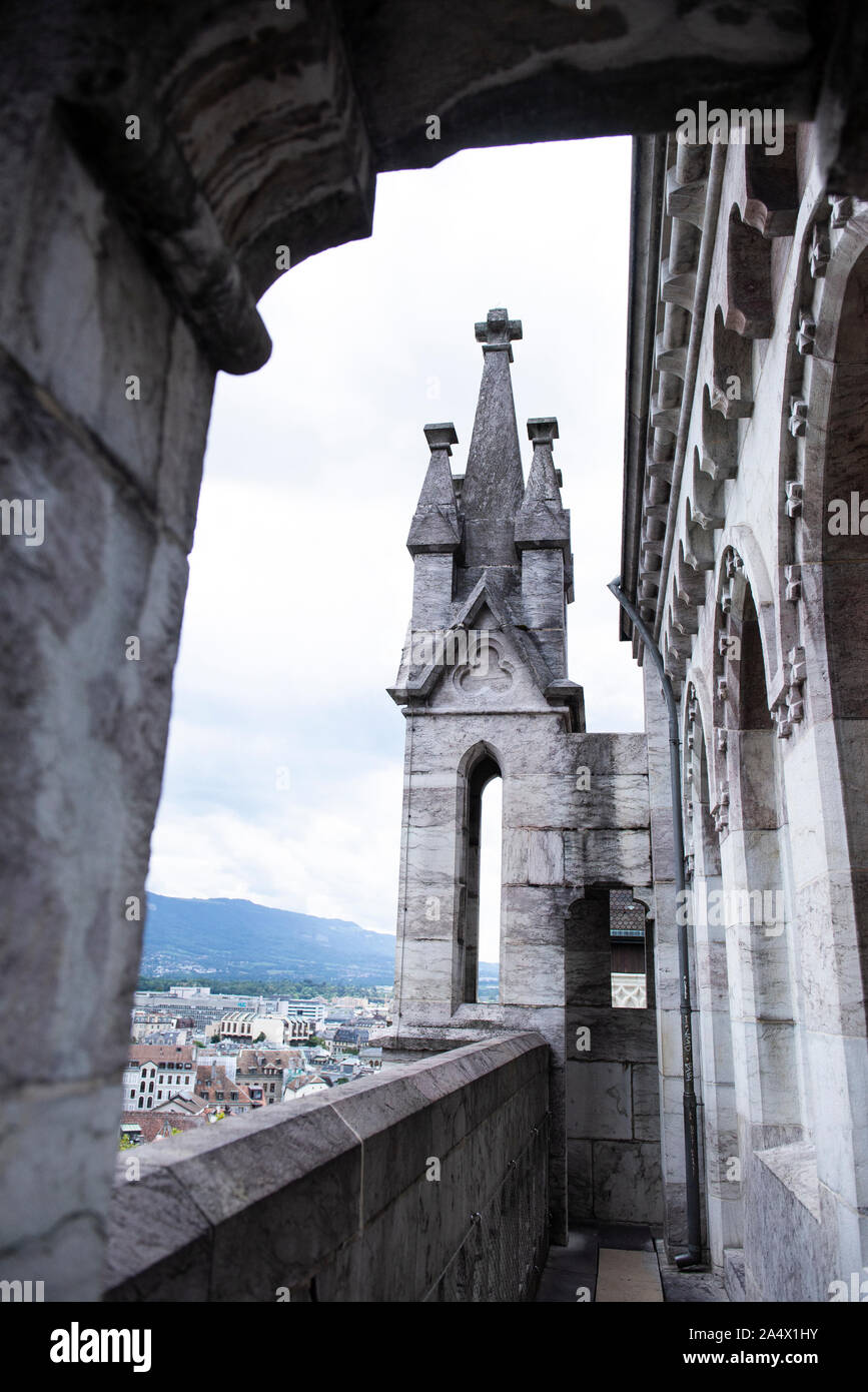 Seitenansicht eines Teils der Kathedrale St. Pierre, Genf Stockfoto