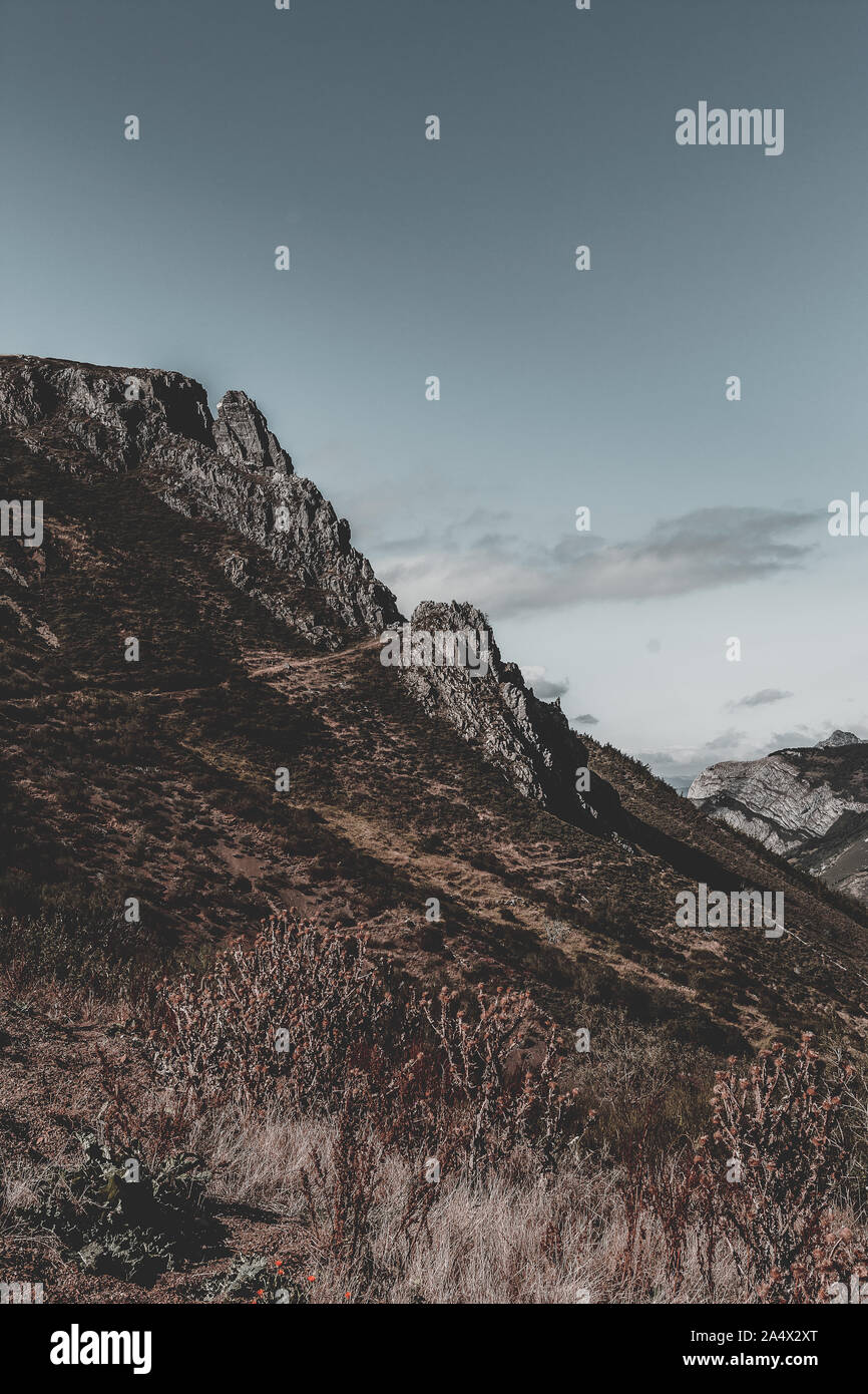 Blick auf die Berge der Naturpark von Somiedo, Asturien, Spanien, aus der Sicht des Königs in La Peral Stockfoto Blick auf die Berge der Naturpark von Somiedo, Asturien, Spanien, aus der Sicht des Königs in La Peral Stockfoto