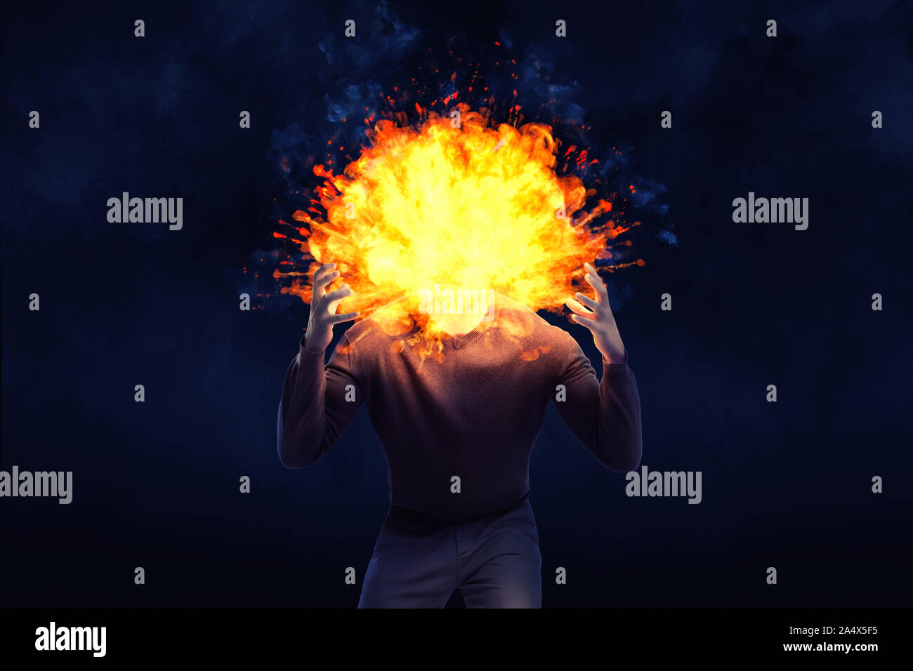 Eine dunkle Gestalt eines zornigen Mann mit einer explodierenden Kopf auf einem schwarzen Hintergrund. Stockfoto