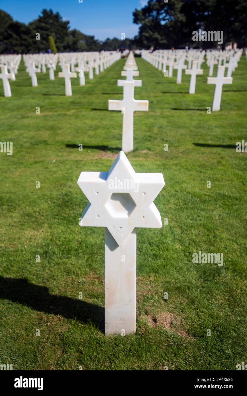 Grundsteine der toten Soldaten an der Landung in der Normandie in der amerikanischen Friedhof von Colleville-sur-Mer, Frankreich Stockfoto