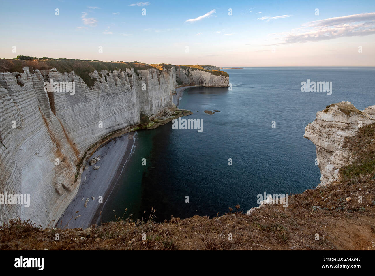 Die Klippen von Etretat, Normandie, im Norden von Frankreich, Europa. Stockfoto