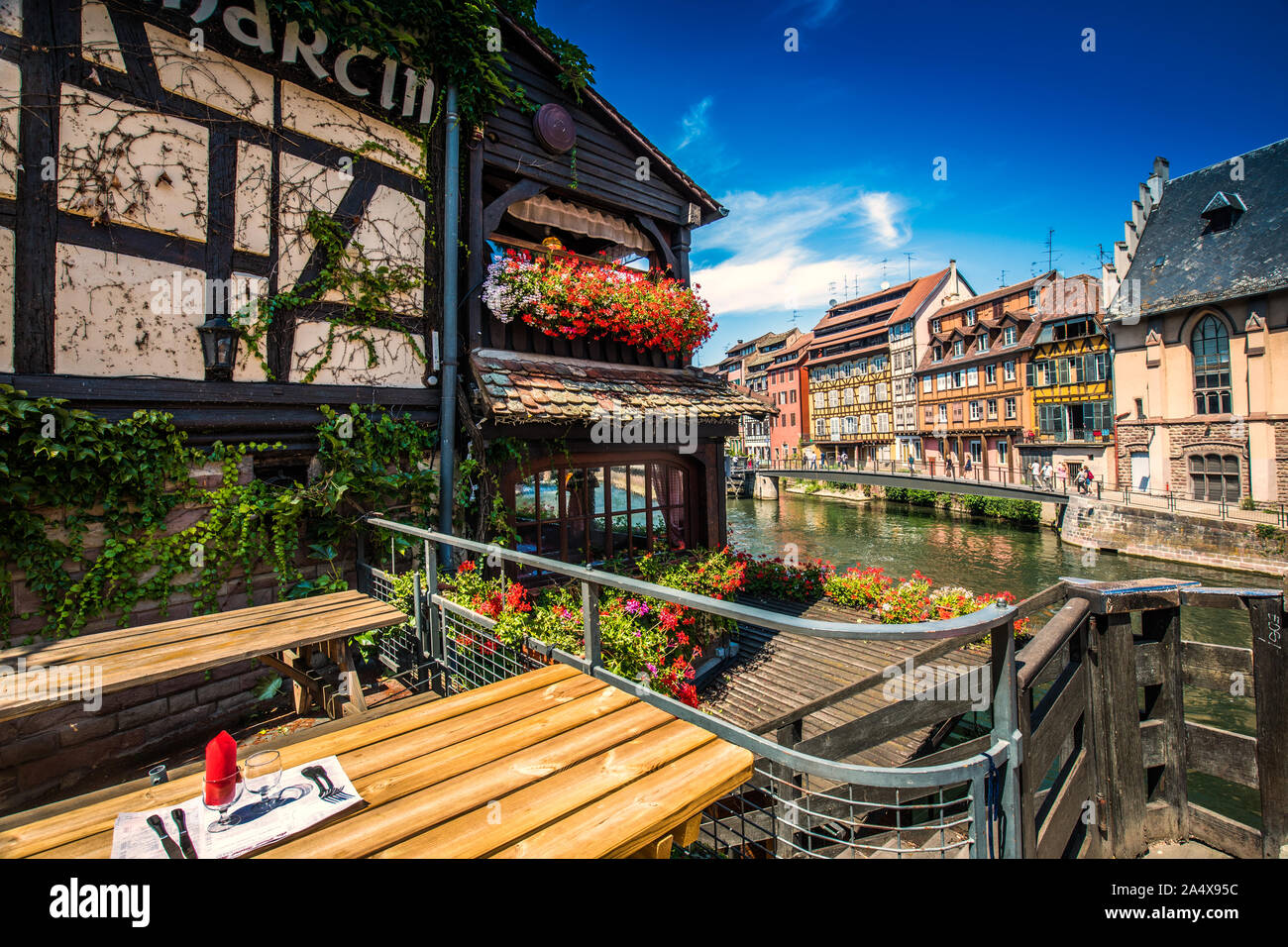 Straßburg, Frankreich - August 2019 - Altstadt von Straßburg Stadt mit bunten Häusern, Straßburg, Elsass, Frankreich, Europa. Stockfoto