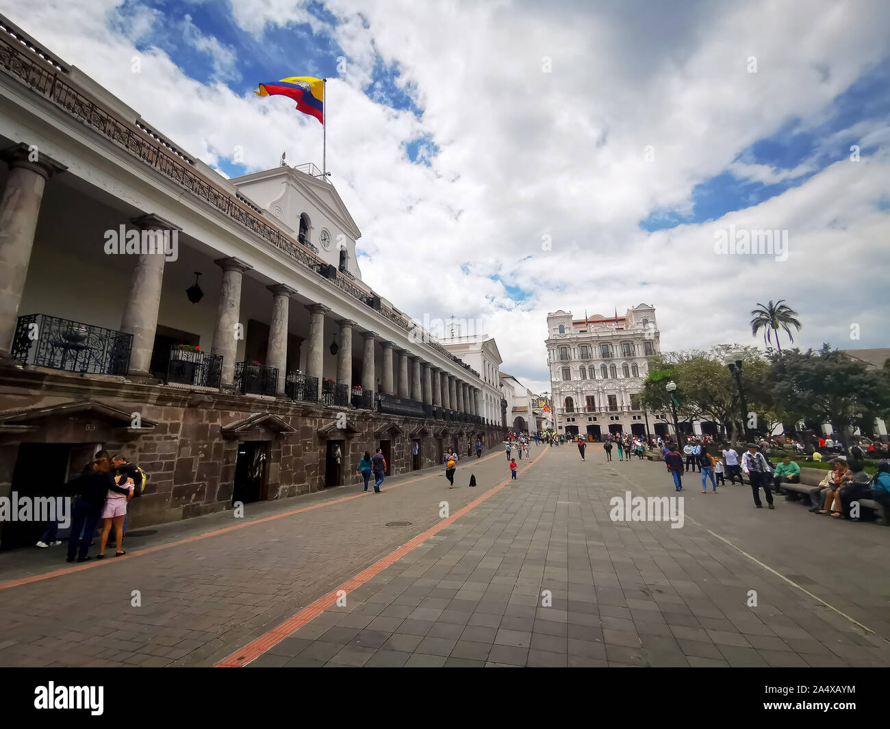 Quito, Ecuador, 29. September 2019: Plaza Grande oder die Plaza de la Independencia ist der Hauptplatz im historischen Zentrum von Quito, Ecuador. Stockfoto