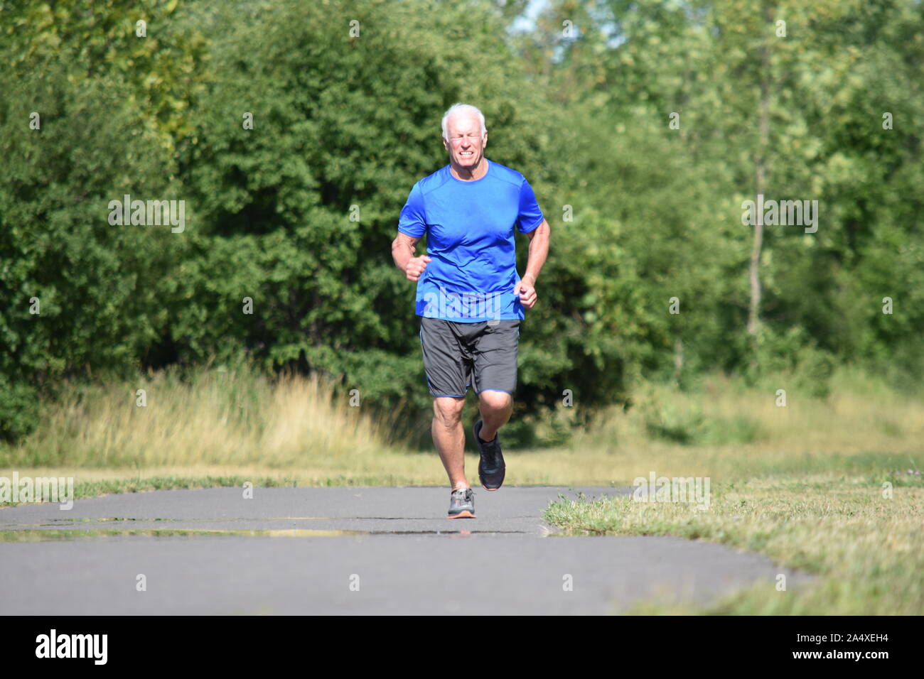 Gerne männliche ältere Person, Stockfoto