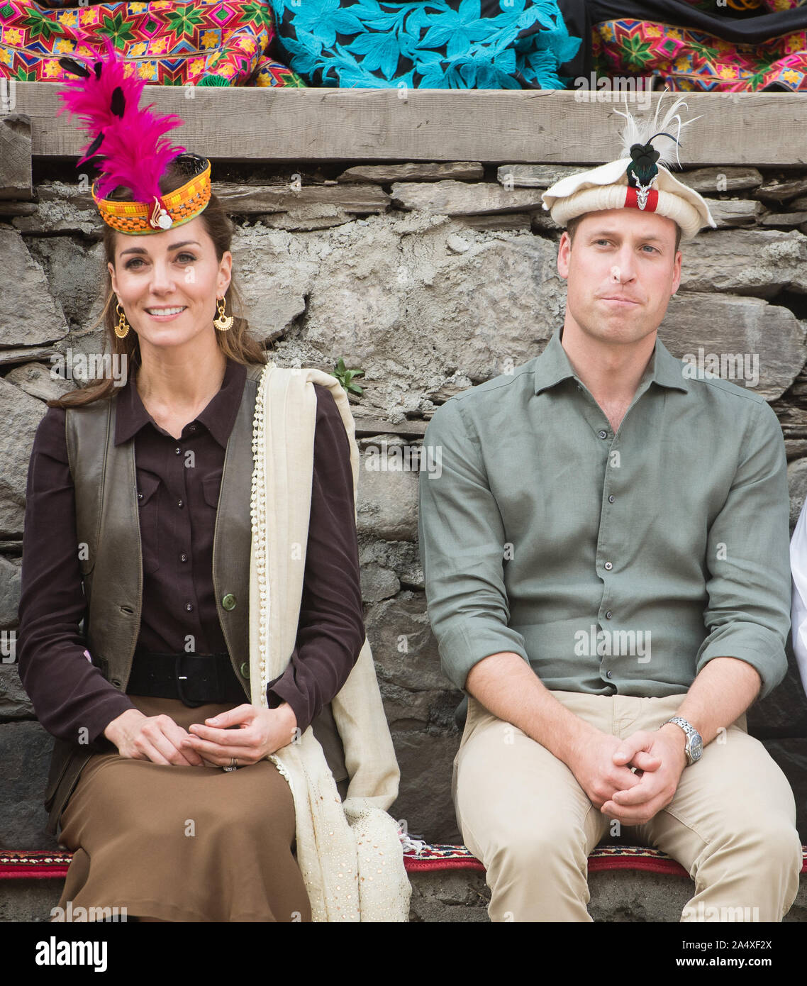 Der Herzog und die Herzogin von Cambridge, die während eines Besuchs auf eine Regelung der Kalash Menschen in Chitral, Pakistan am dritten Tag der königlichen Besuch des Landes. Stockfoto