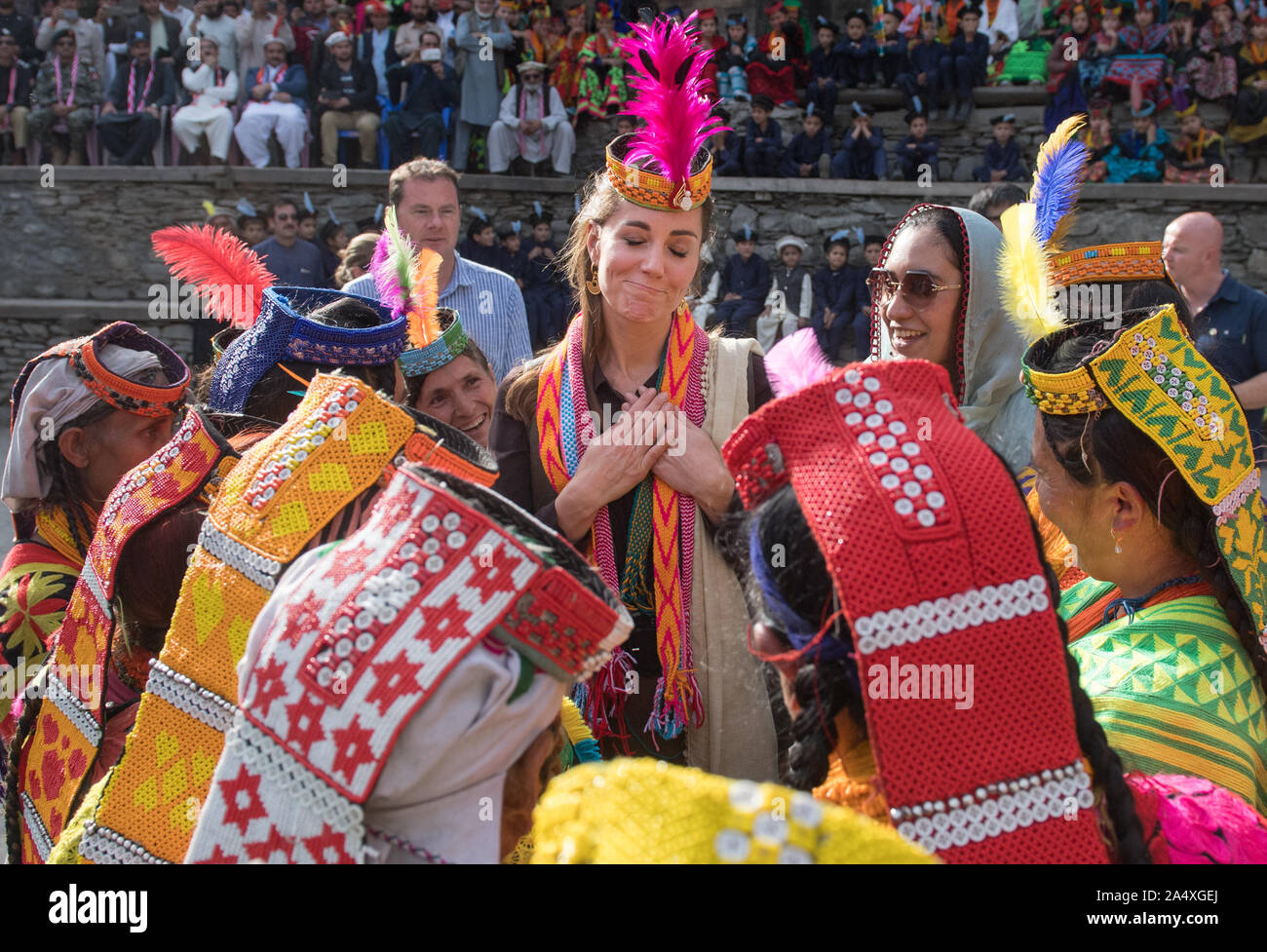 Die Herzogin von Cambridge, die während eines Besuchs auf eine Regelung der Kalash Menschen in Chitral, Pakistan am dritten Tag der königlichen Besuch des Landes. PA-Foto. Bild Datum: Mittwoch, den 16. Oktober 2019. Siehe PA Geschichte ROYAL Tour. Photo Credit: Samir Hussein/PA-Kabel Stockfoto