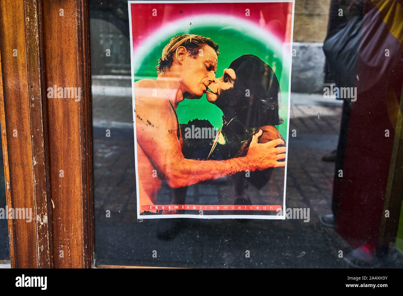 Ein Poster mit einer Szene aus dem Planet der Affen Film, verwendet, um einen Shop in Madrid zu werben Stockfoto
