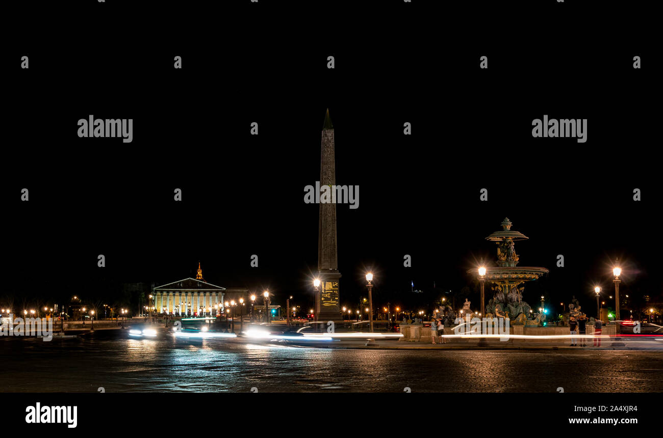 Place de la Concorde und Obelisk von Luxor bei Nacht - Paris, Frankreich Stockfoto