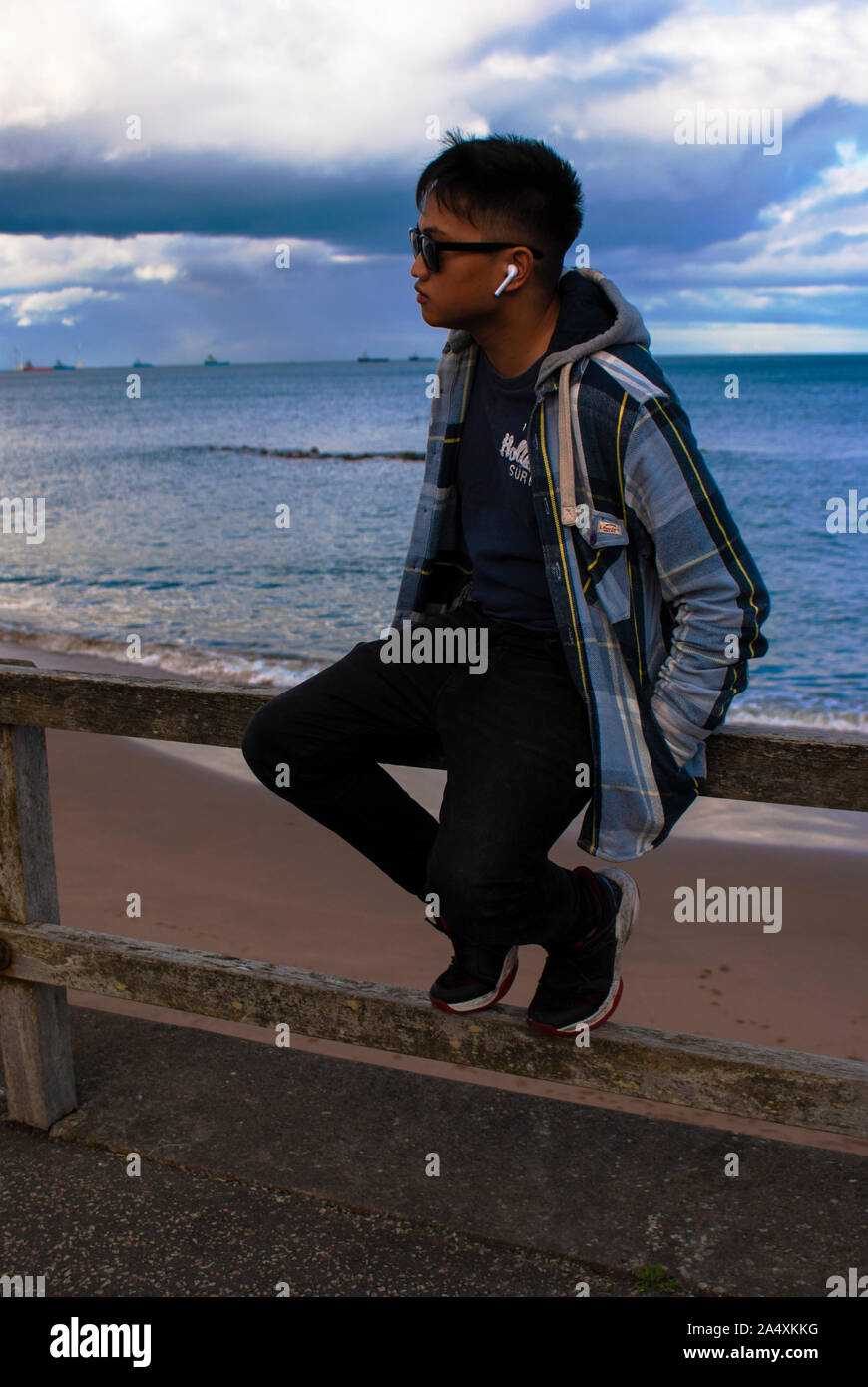 Männliches Modell bei Aberdeen Strand 2019 Stockfoto