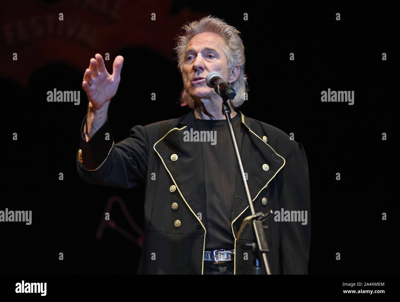 Hiawassee, GA, USA. 16 Okt, 2019. Gary Puckett auf der Bühne für Gary Puckett und Union Lücke im Konzert, Anderson Music Hall, Georgia Mountain Fairgrounds, Hiawassee, GA, 16. Oktober 2019. Credit: Derek Sturm/Everett Collection/Alamy leben Nachrichten Stockfoto