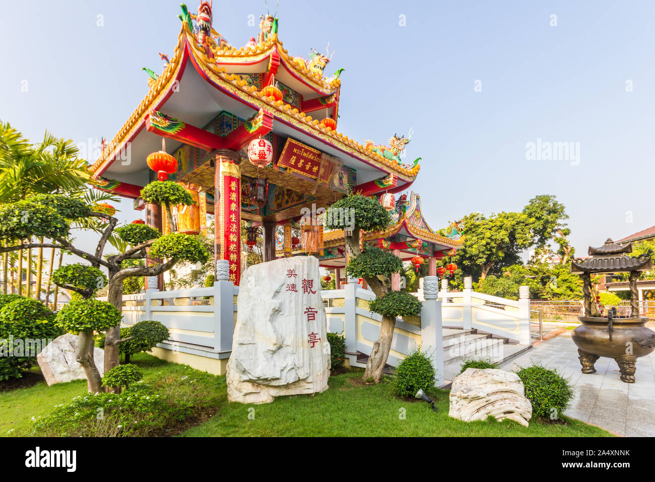 Mae Sot, Thailand - 3. Februar 2019: chinesische Tempel in der Mitte der Stadt. Viele Thai Menschen chinesischer Abstammung Stockfoto