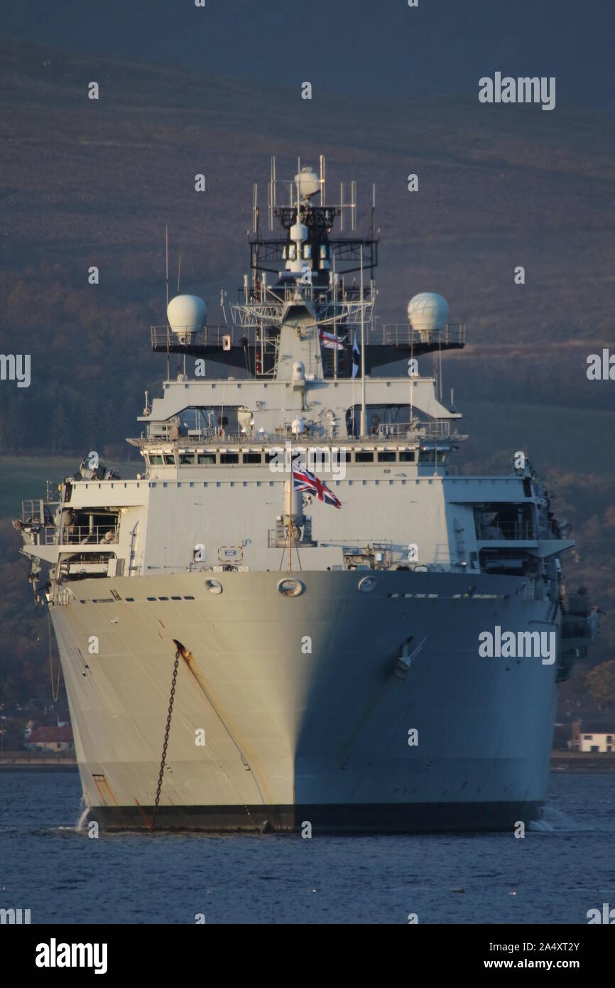 HMS Albion (L14), Albion-Klasse Landing Platform Dock von der Royal Navy betrieben, aus Greenock nach Übung Griffin Streik 2019. Stockfoto