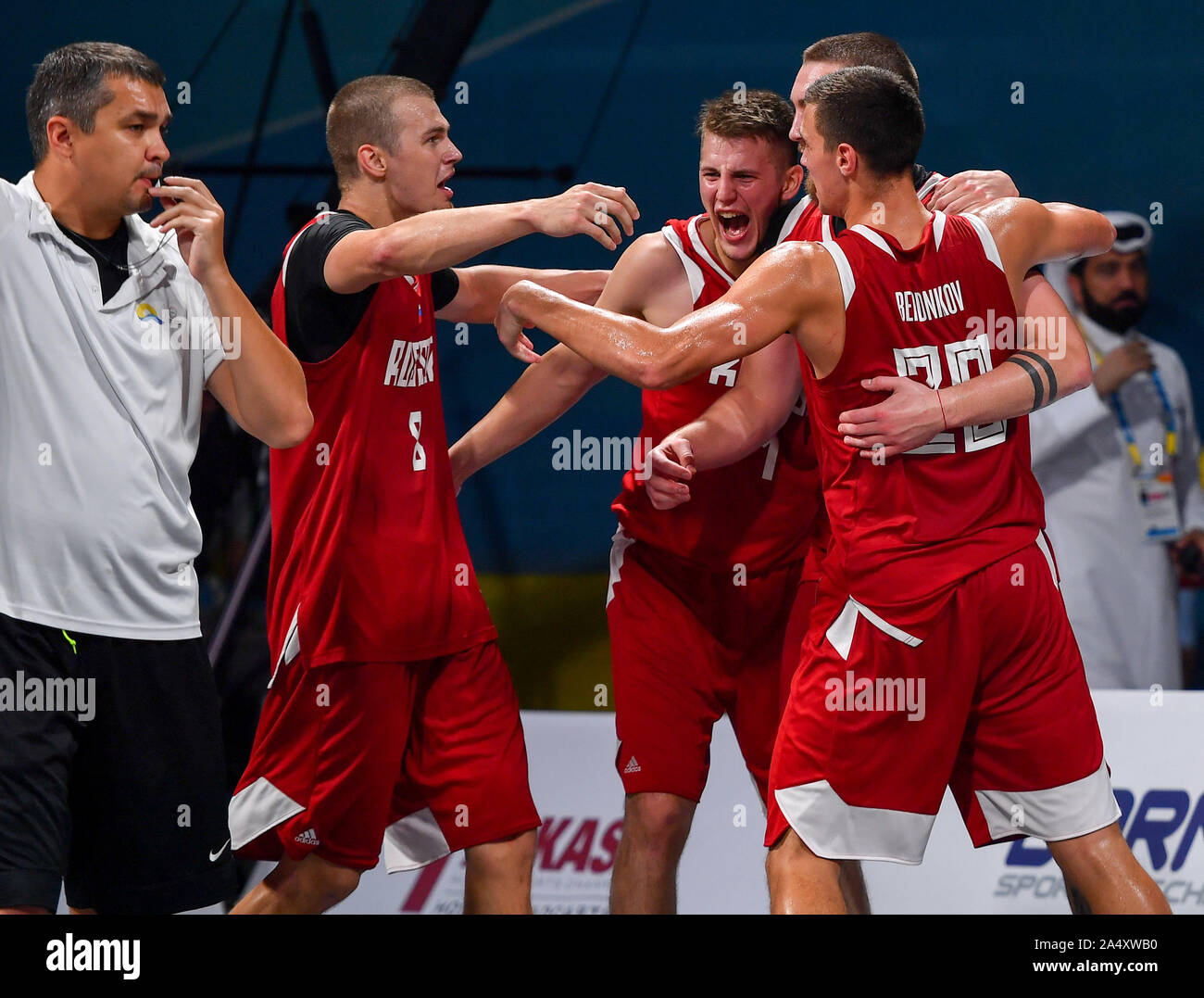 Doha, Katar. 16 Okt, 2019. Team Russland feiert nach dem letzten von 3 x 3 der Männer Basketball am 1. ANOC Welt Spiele am Strand Katar 2019 in Doha, der Hauptstadt von Katar, Okt. 16, 2019. Credit: Nikku/Xinhua/Alamy leben Nachrichten Stockfoto
