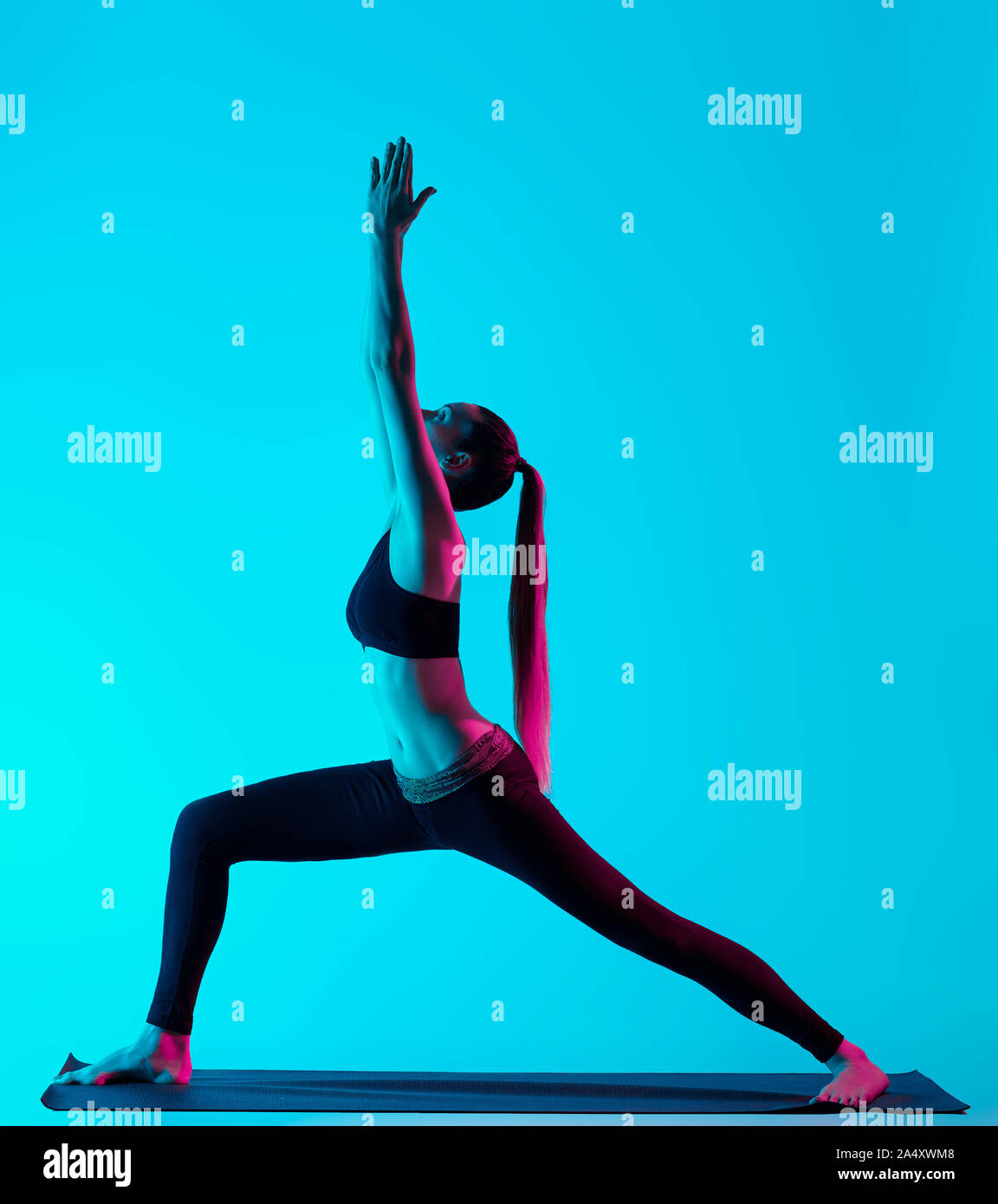 Silhouette Woman In Warrior Yoga Stockfotos Und Bilder Kaufen Alamy
