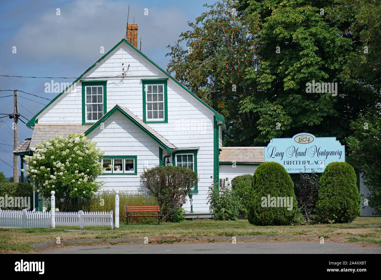 PRINCE EDWARD ISLAND, KANADA - AUGUST 2019: Der bescheidene Geburtshaus von Lucy Maud Montgomery, Autor von Anne von Green Gables, ist erhalten und offen für v Stockfoto