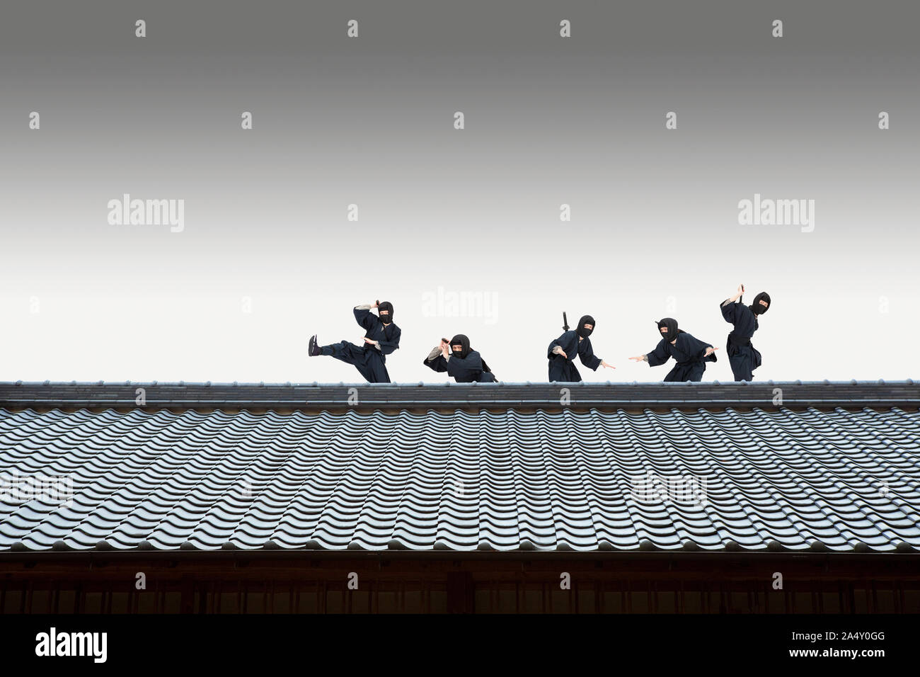 Ninja auf dem Dach Stockfoto
