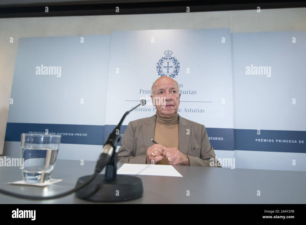 Oviedo, Spanien. 16 Okt, 2019. Die Prinzessin von Asturien Preis für Sozialwissenschaften, Alejandro Portes Teilnahme an der Medien während der Alejandro Portes Pressekonferenz auf der Reconquista Hotel in Oviedo, Spanien (Foto von Alberto Brevers/Pacific Press) Quelle: Pacific Press Agency/Alamy leben Nachrichten Stockfoto